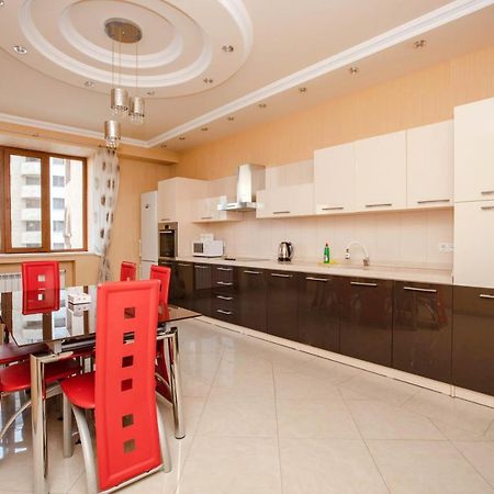 Stay Inn Apartments On Amiryan 4-6 耶烈万 外观 照片