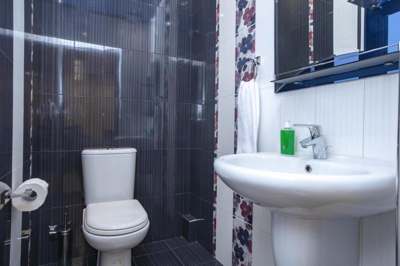 Stay Inn Apartments On Amiryan 4-6 耶烈万 外观 照片