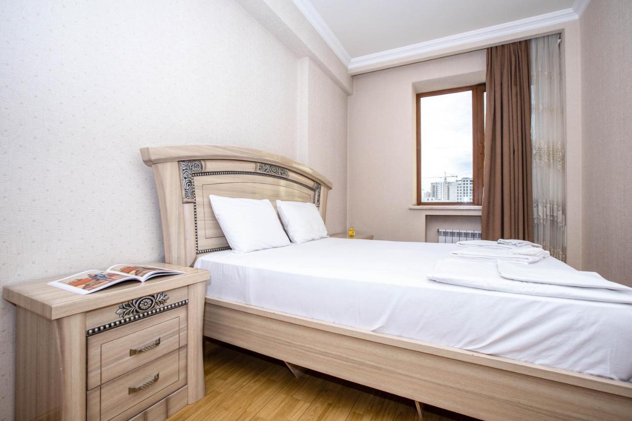 Stay Inn Apartments On Amiryan 4-6 耶烈万 外观 照片