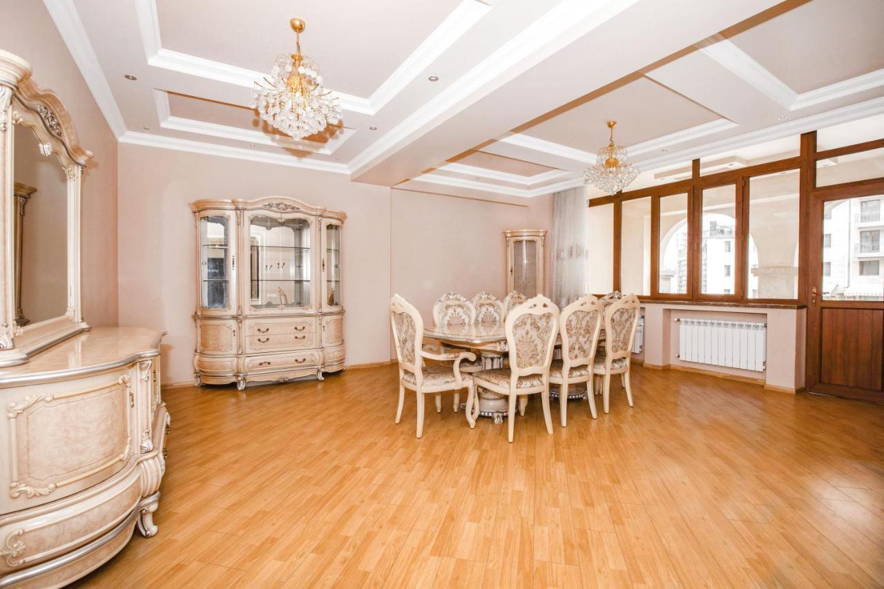 Stay Inn Apartments On Amiryan 4-6 耶烈万 外观 照片