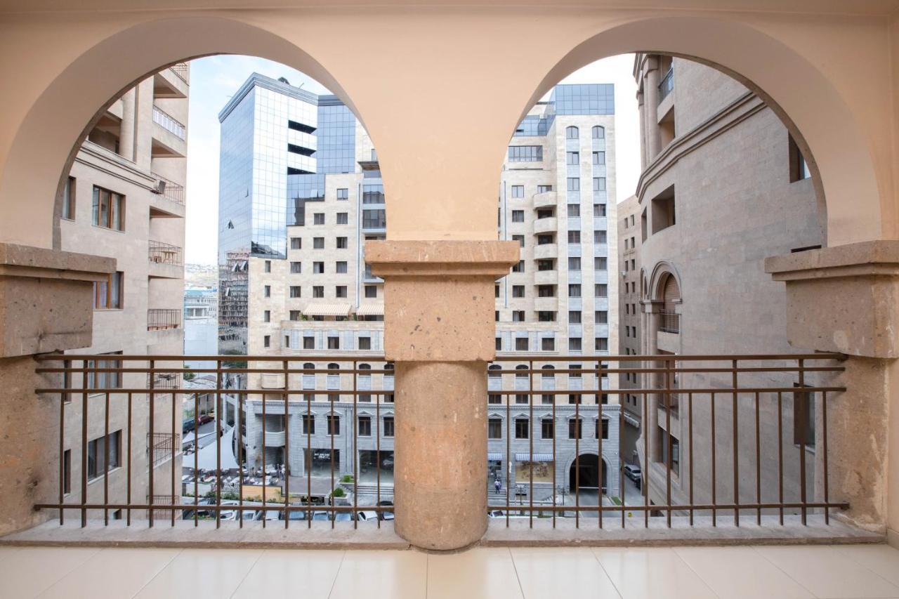 Stay Inn Apartments On Amiryan 4-6 耶烈万 外观 照片