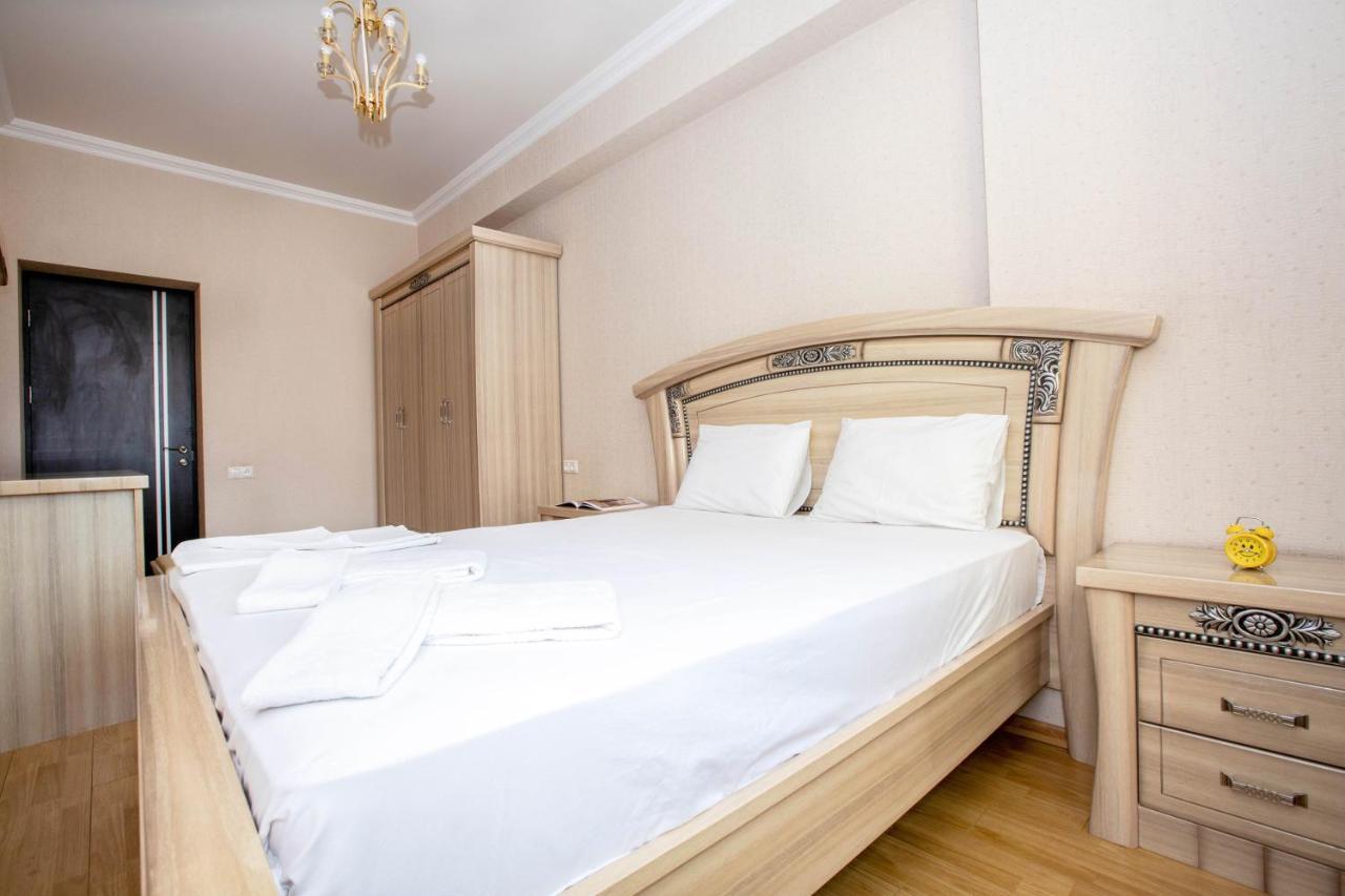 Stay Inn Apartments On Amiryan 4-6 耶烈万 外观 照片