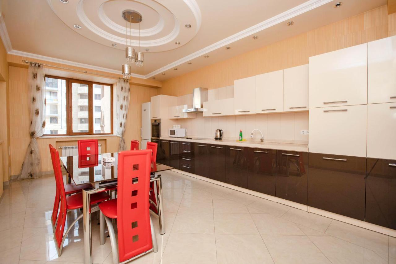 Stay Inn Apartments On Amiryan 4-6 耶烈万 外观 照片