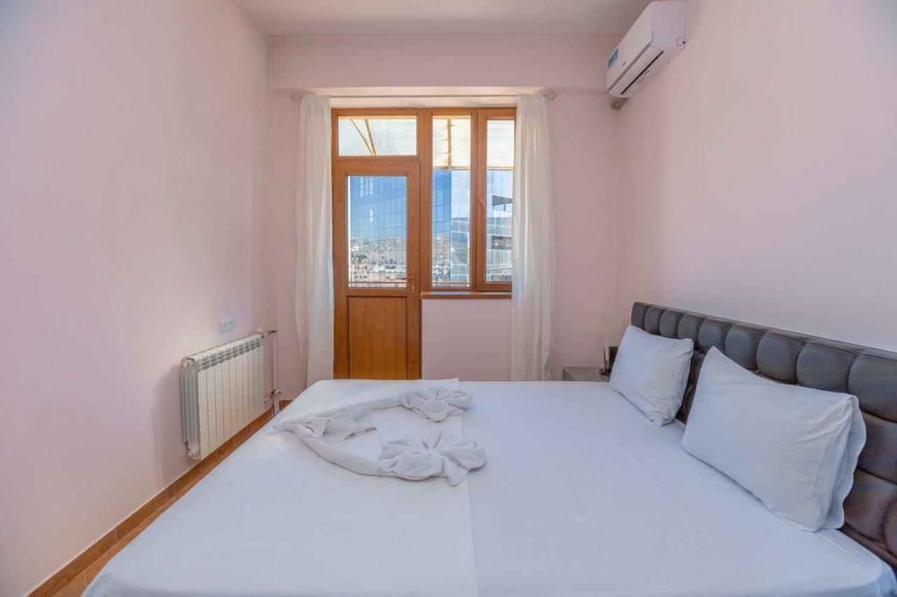 Stay Inn Apartments On Amiryan 4-6 耶烈万 外观 照片