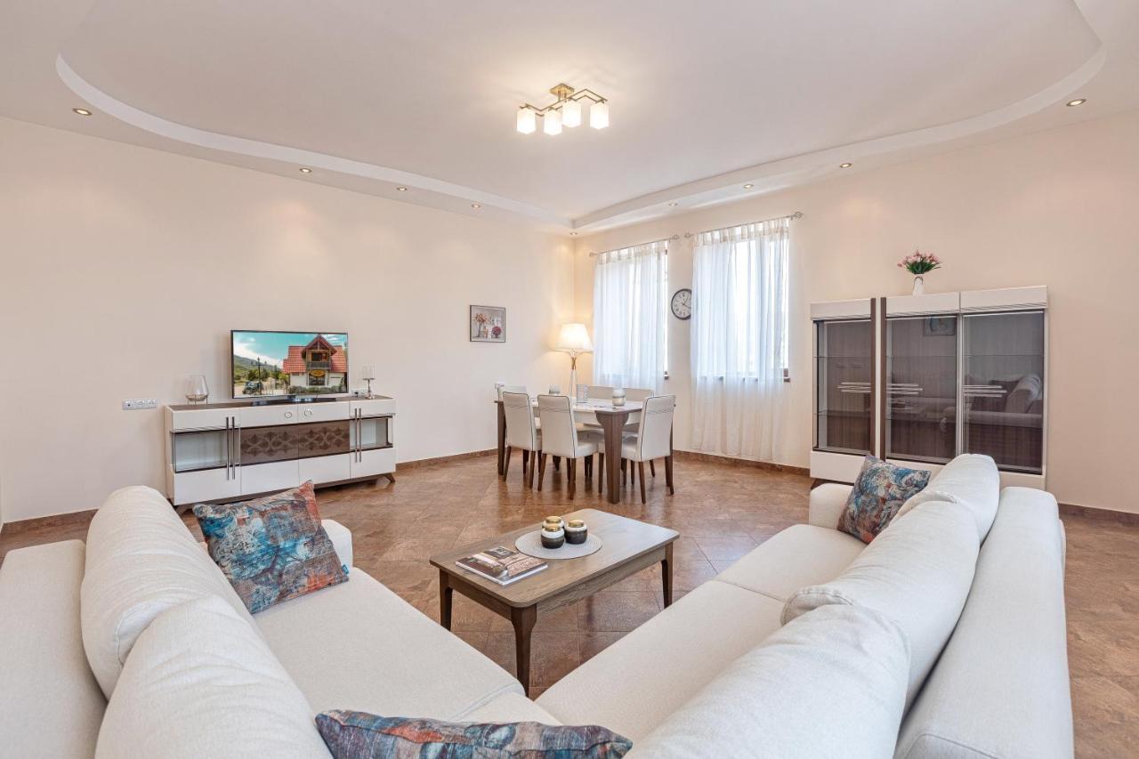 Stay Inn Apartments On Amiryan 4-6 耶烈万 外观 照片