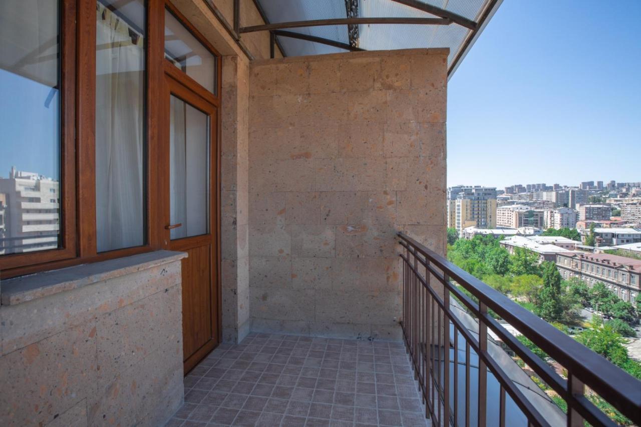 Stay Inn Apartments On Amiryan 4-6 耶烈万 外观 照片