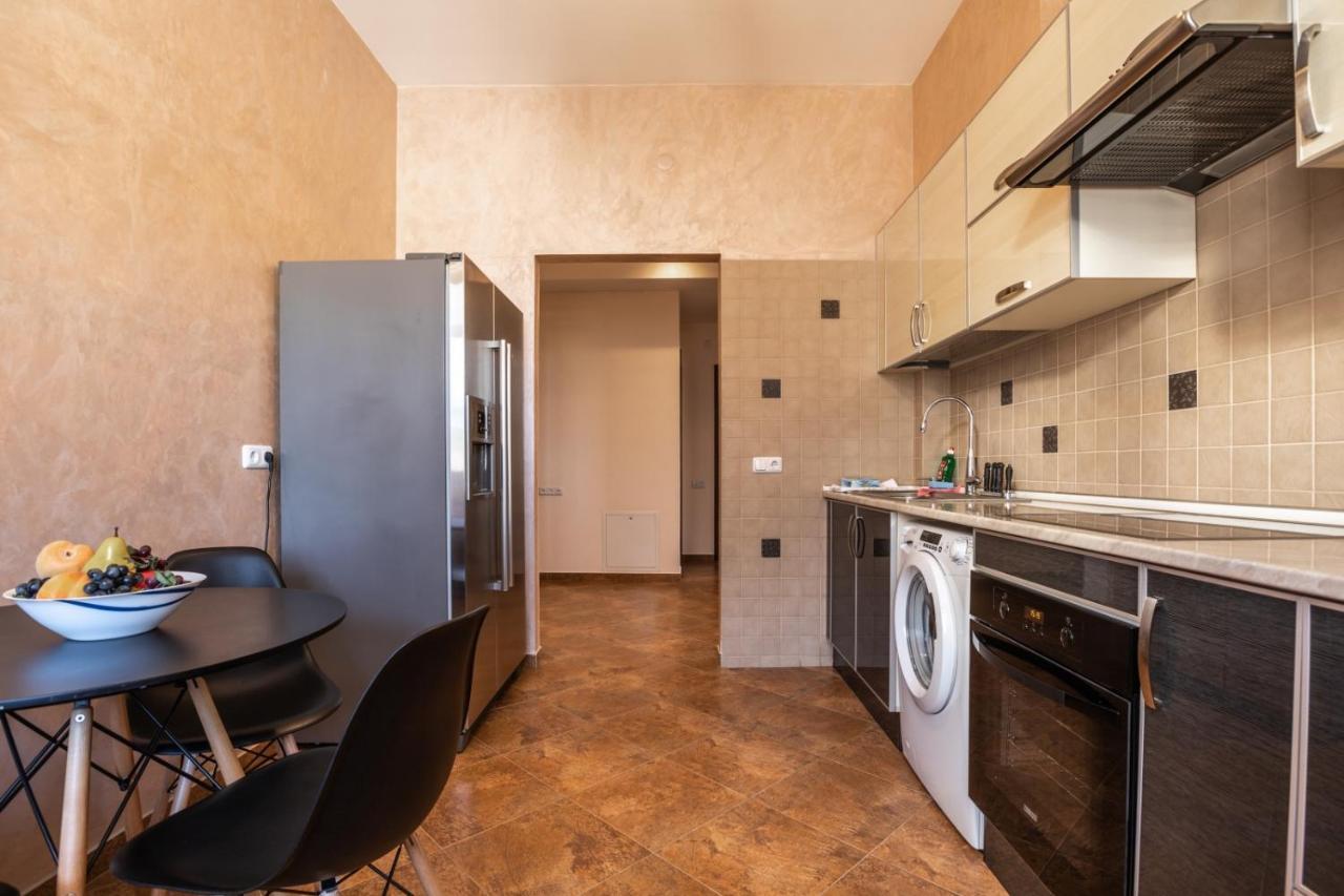 Stay Inn Apartments On Amiryan 4-6 耶烈万 外观 照片