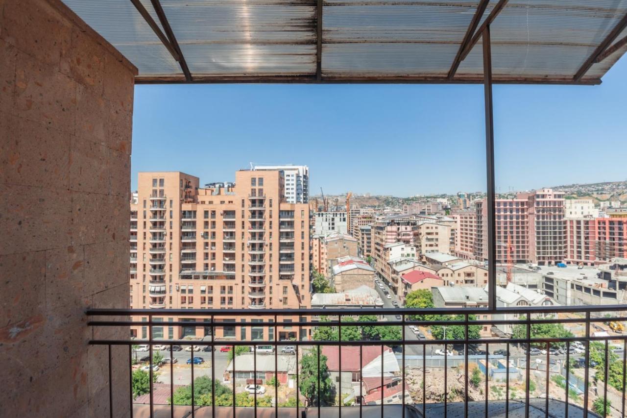 Stay Inn Apartments On Amiryan 4-6 耶烈万 外观 照片