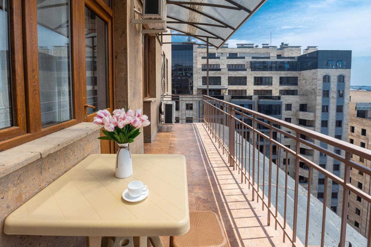Stay Inn Apartments On Amiryan 4-6 耶烈万 外观 照片