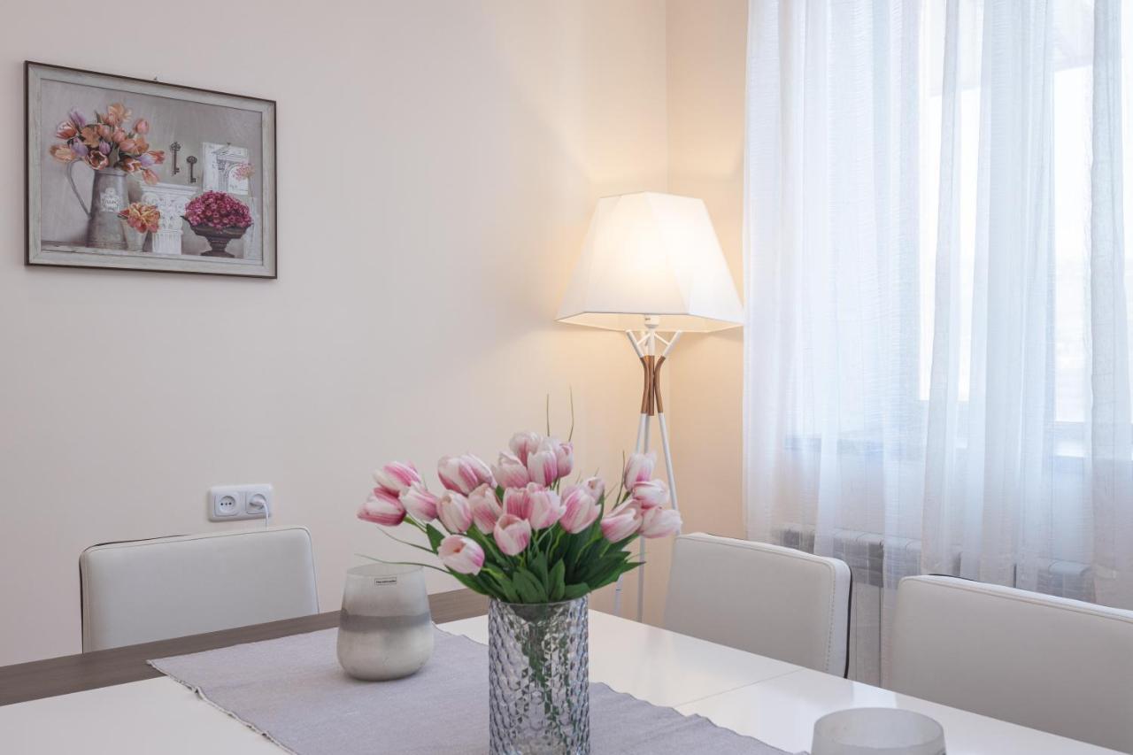 Stay Inn Apartments On Amiryan 4-6 耶烈万 外观 照片
