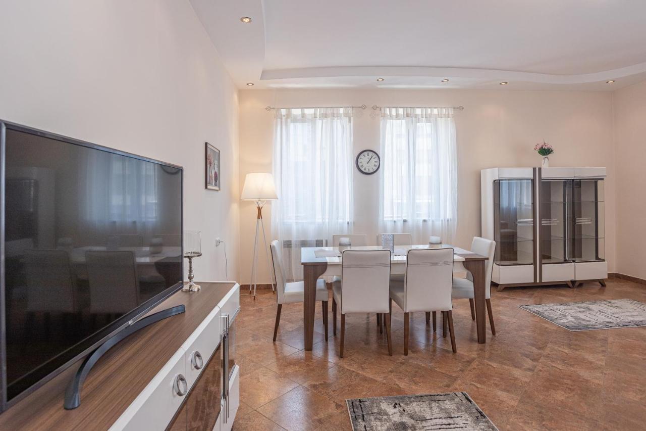 Stay Inn Apartments On Amiryan 4-6 耶烈万 外观 照片