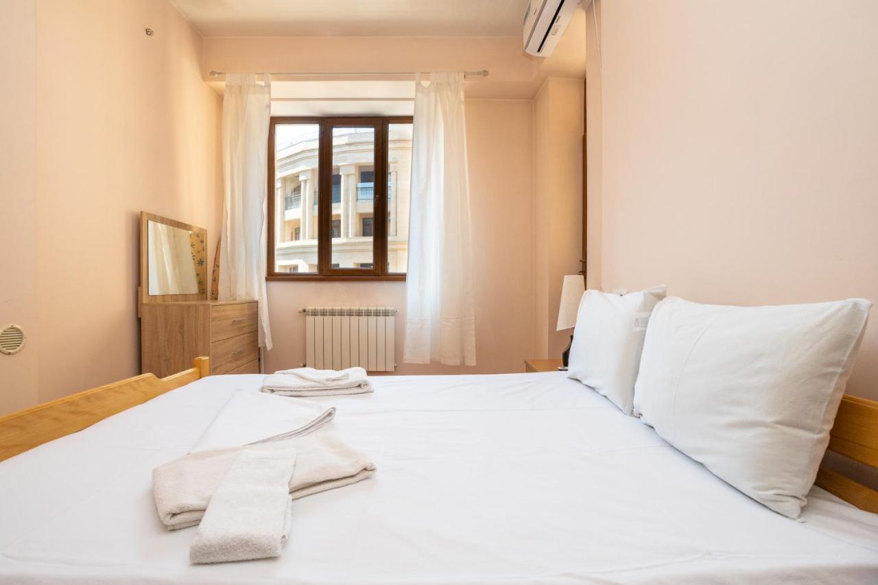 Stay Inn Apartments On Amiryan 4-6 耶烈万 外观 照片