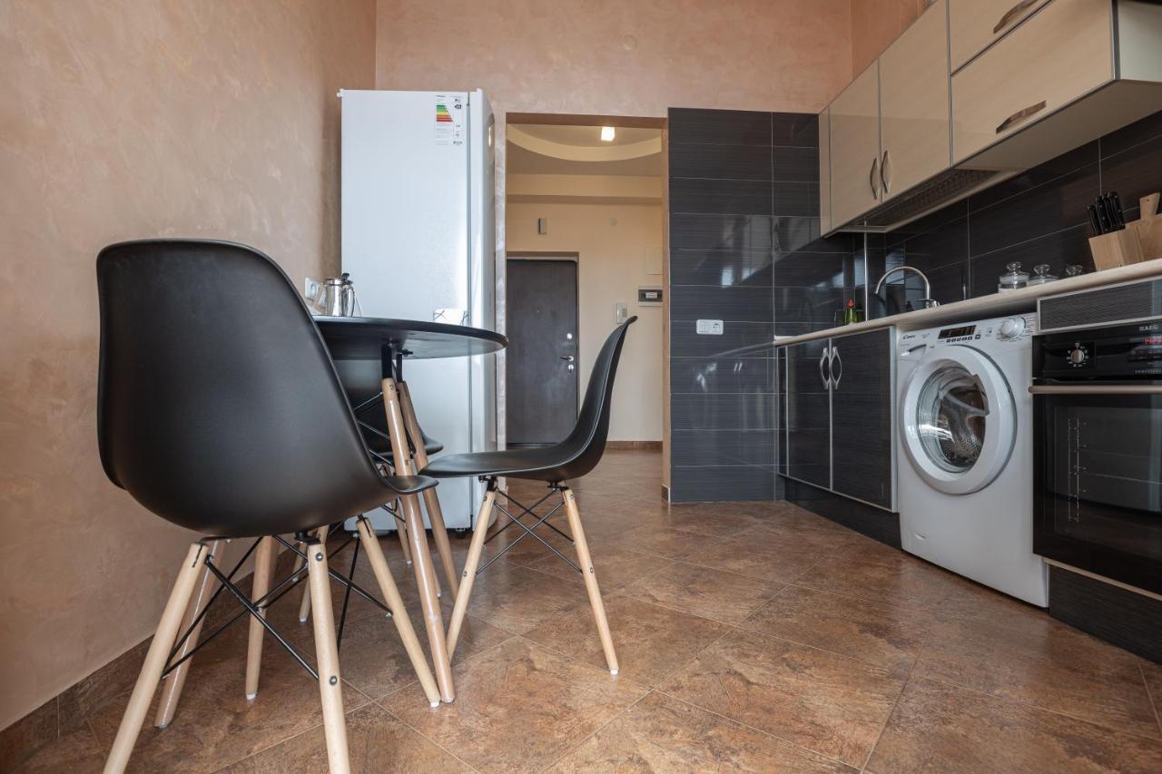 Stay Inn Apartments On Amiryan 4-6 耶烈万 外观 照片