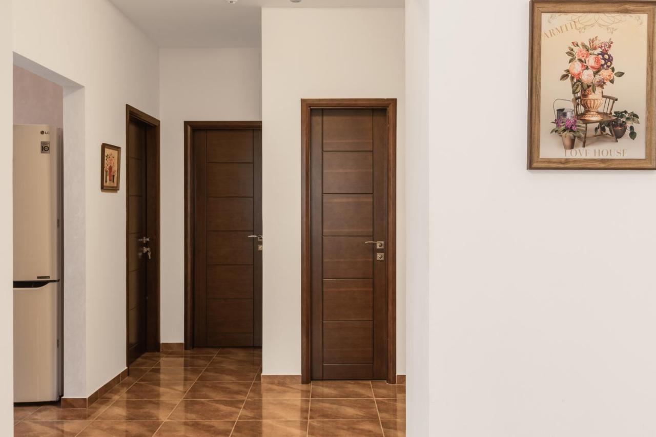 Stay Inn Apartments On Amiryan 4-6 耶烈万 外观 照片