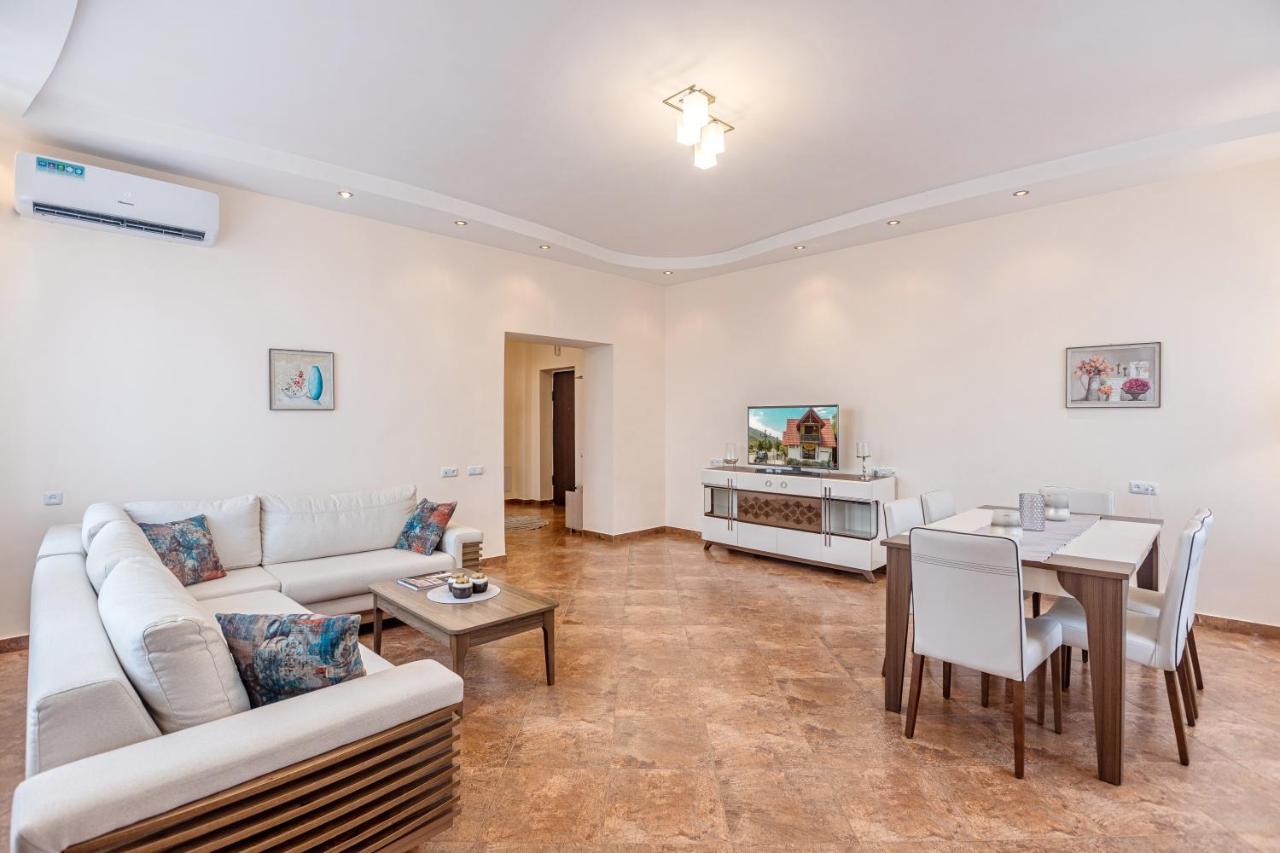 Stay Inn Apartments On Amiryan 4-6 耶烈万 外观 照片