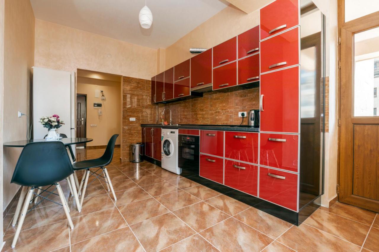 Stay Inn Apartments On Amiryan 4-6 耶烈万 外观 照片