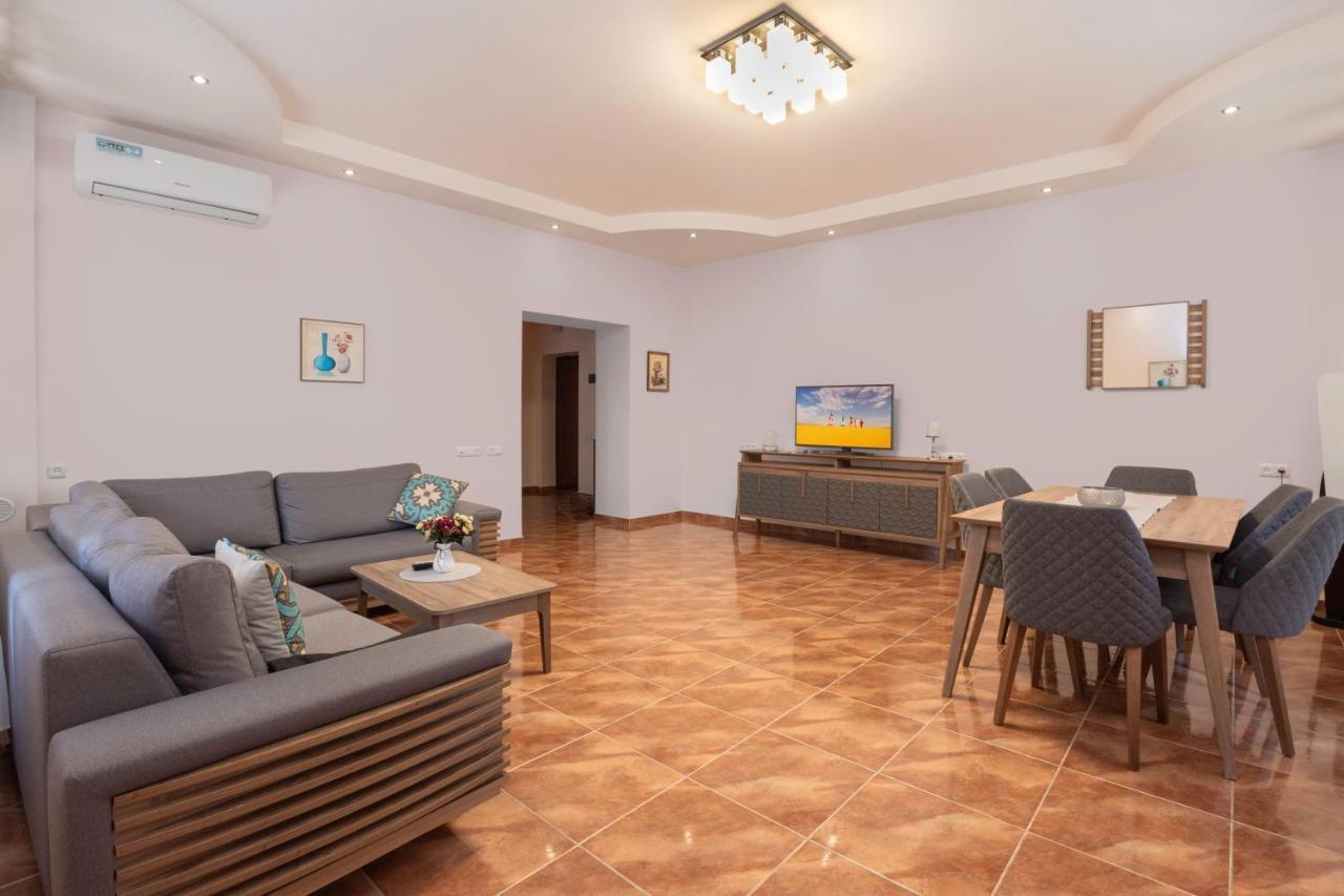 Stay Inn Apartments On Amiryan 4-6 耶烈万 外观 照片