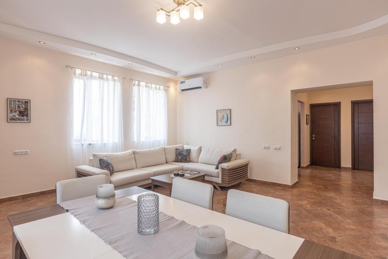 Stay Inn Apartments On Amiryan 4-6 耶烈万 外观 照片