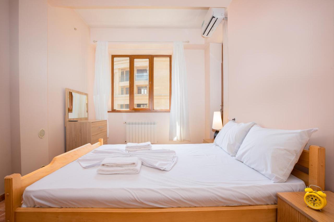 Stay Inn Apartments On Amiryan 4-6 耶烈万 外观 照片