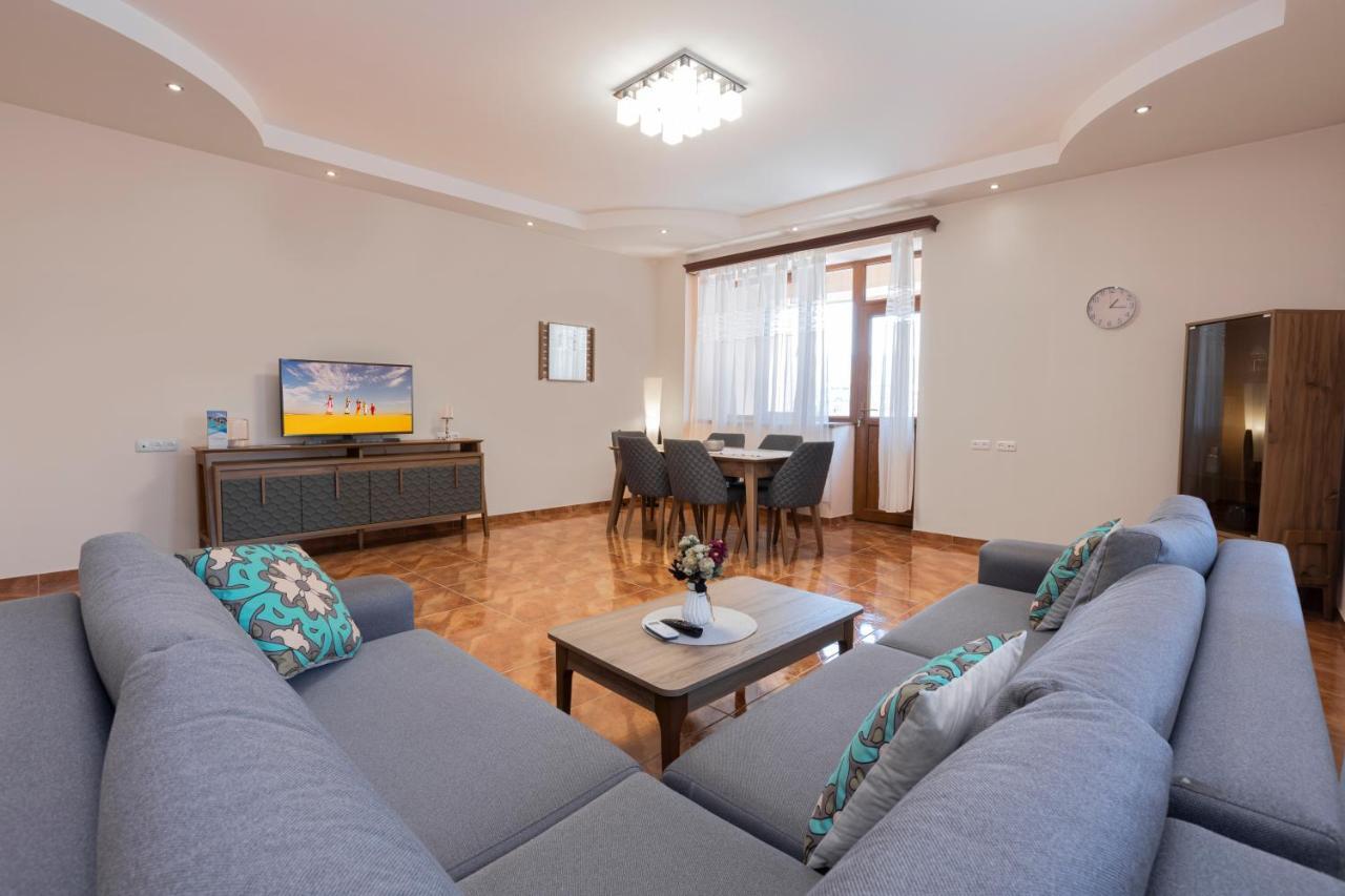 Stay Inn Apartments On Amiryan 4-6 耶烈万 外观 照片