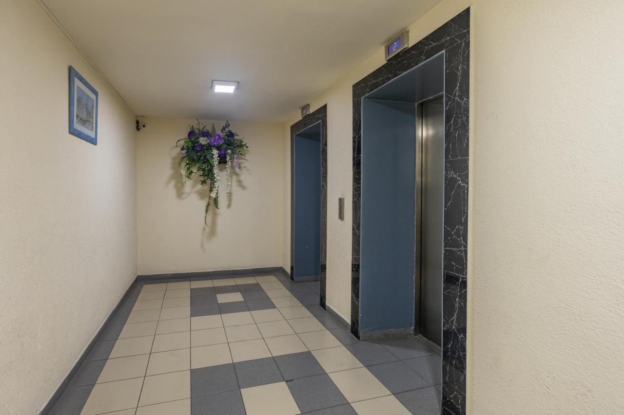 Stay Inn Apartments On Amiryan 4-6 耶烈万 外观 照片