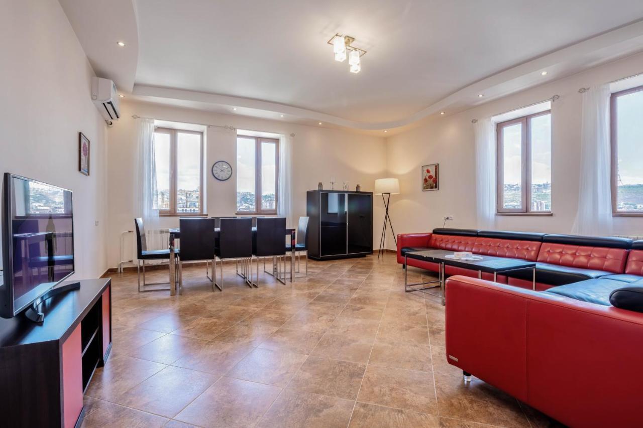 Stay Inn Apartments On Amiryan 4-6 耶烈万 外观 照片