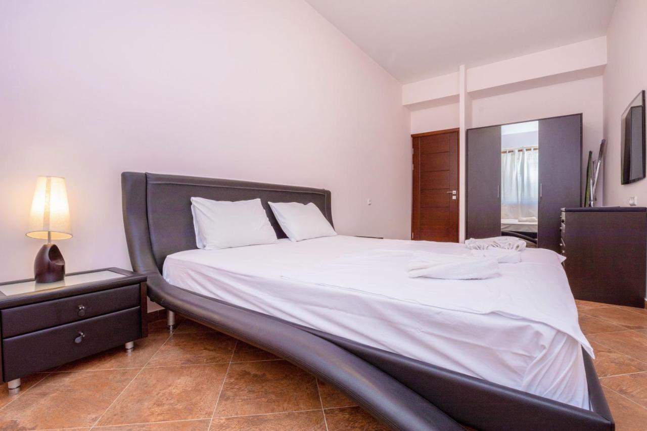Stay Inn Apartments On Amiryan 4-6 耶烈万 外观 照片