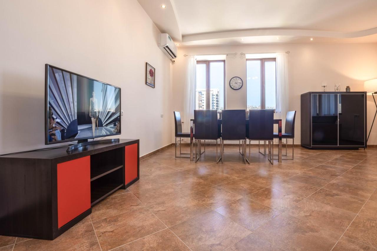 Stay Inn Apartments On Amiryan 4-6 耶烈万 外观 照片